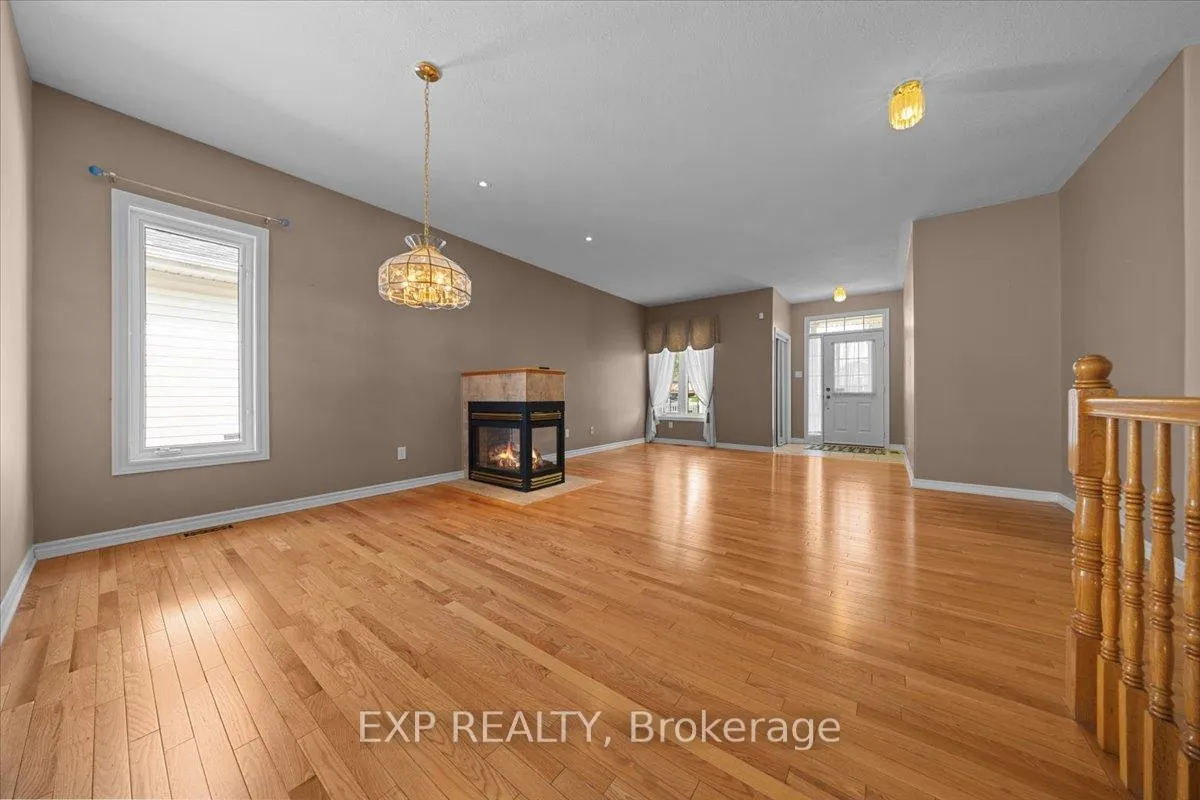 Photo 11 of 4063 Canyon Walk Drive, Ottawa, Riverside South/Gloucester Glen — HOMEH