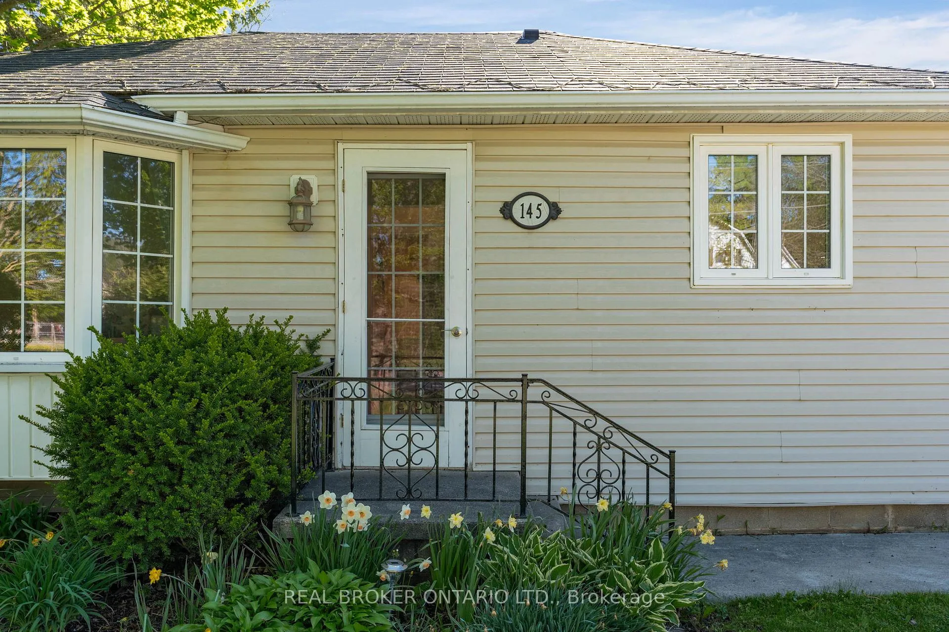 Photo 3 of 145 Collingwood Street, Clearview, Creemore — HOMEH