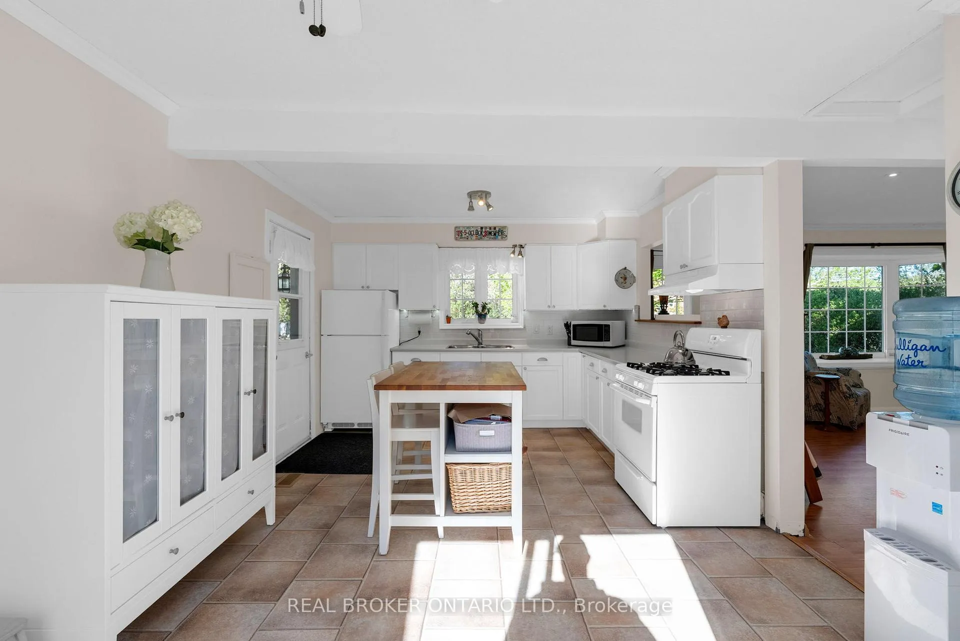 Photo 5 of 145 Collingwood Street, Clearview, Creemore — HOMEH