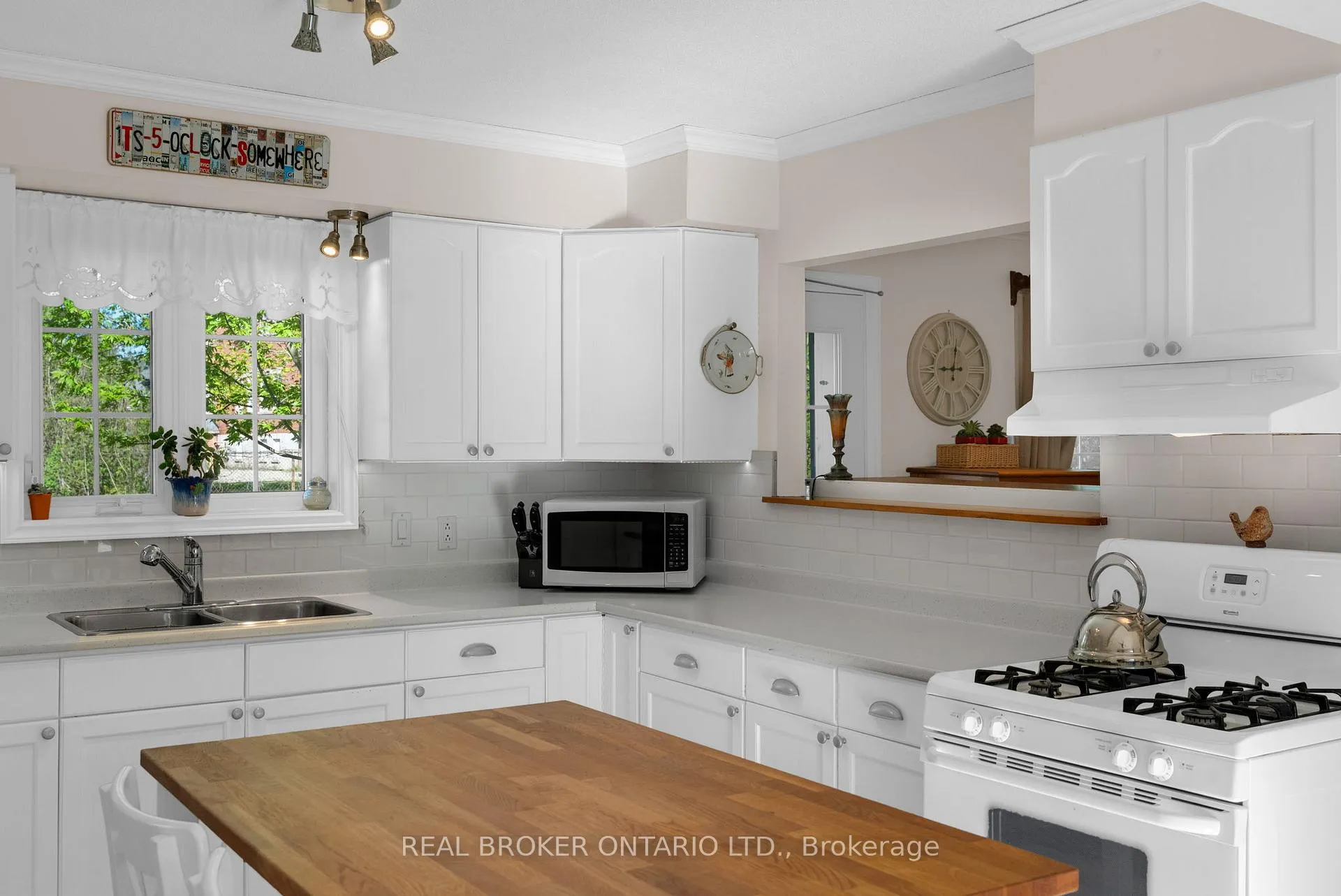 Photo 8 of 145 Collingwood Street, Clearview, Creemore — HOMEH