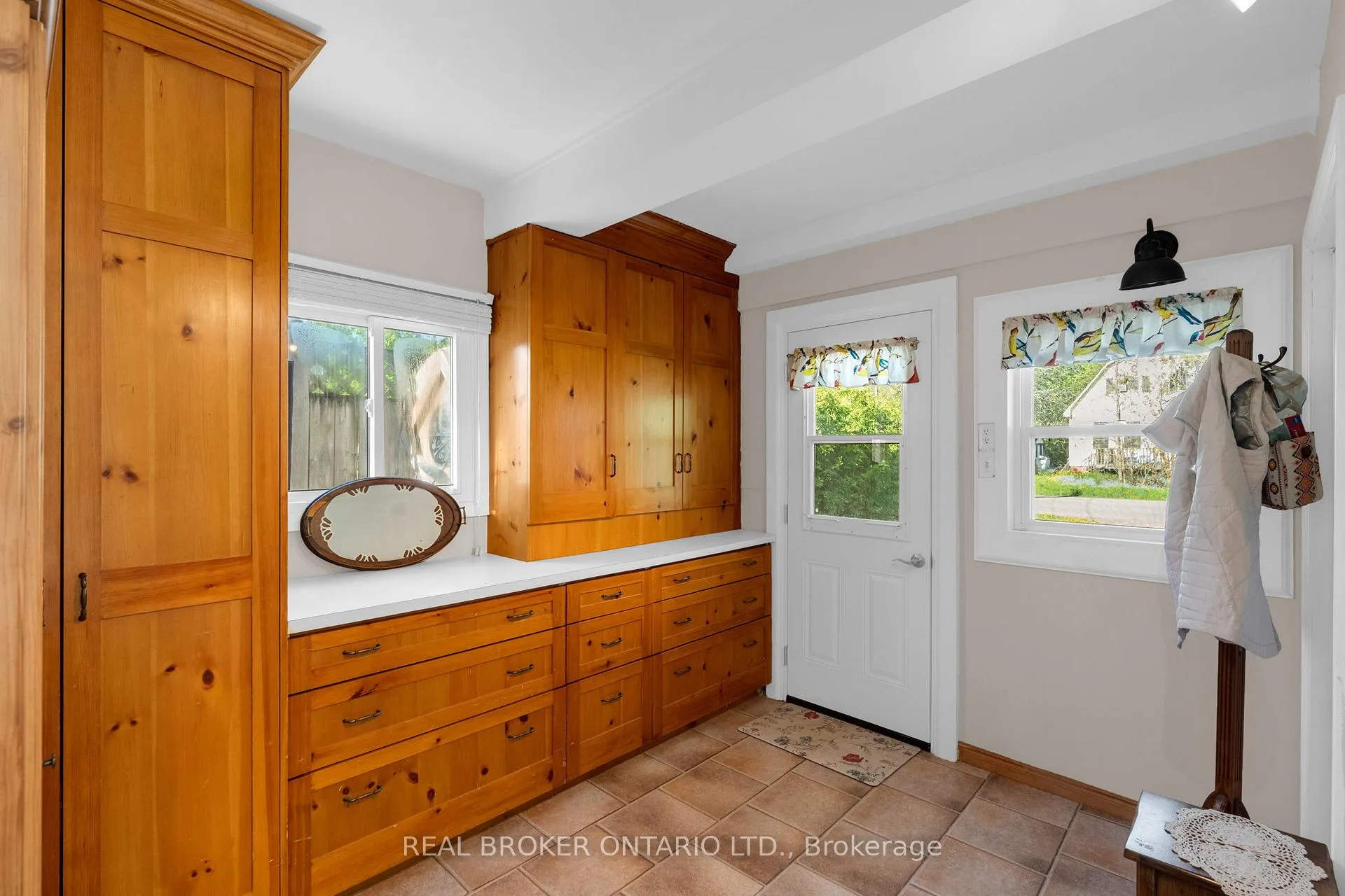 Photo 11 of 145 Collingwood Street, Clearview, Creemore — HOMEH