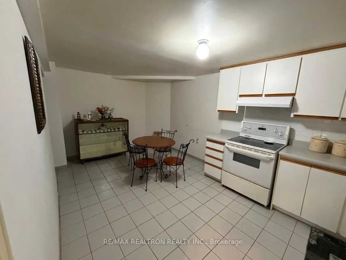 Photo 5 of Unit Bsmt, 5 Lamar Street, Vaughan, Maple — HOMEH