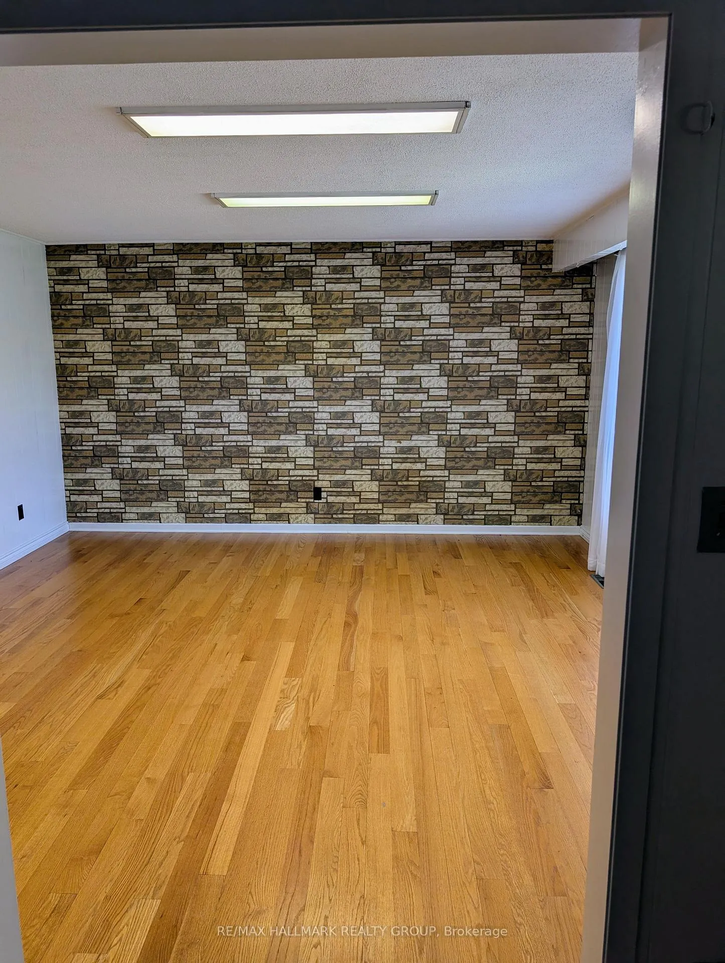 Photo 3 of 1636 Stagecoach Road, Ottawa, Greely — HOMEH