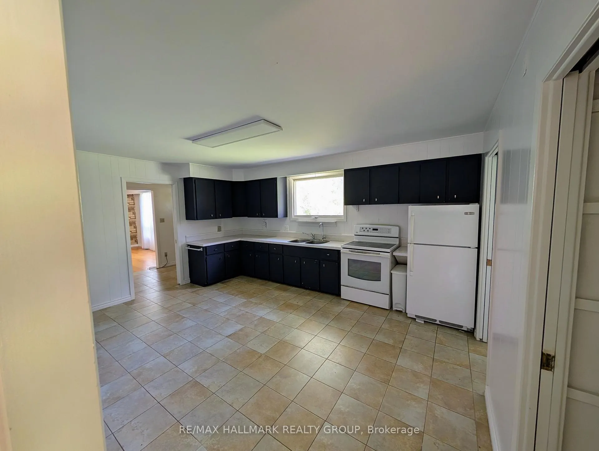 Photo 4 of 1636 Stagecoach Road, Ottawa, Greely — HOMEH