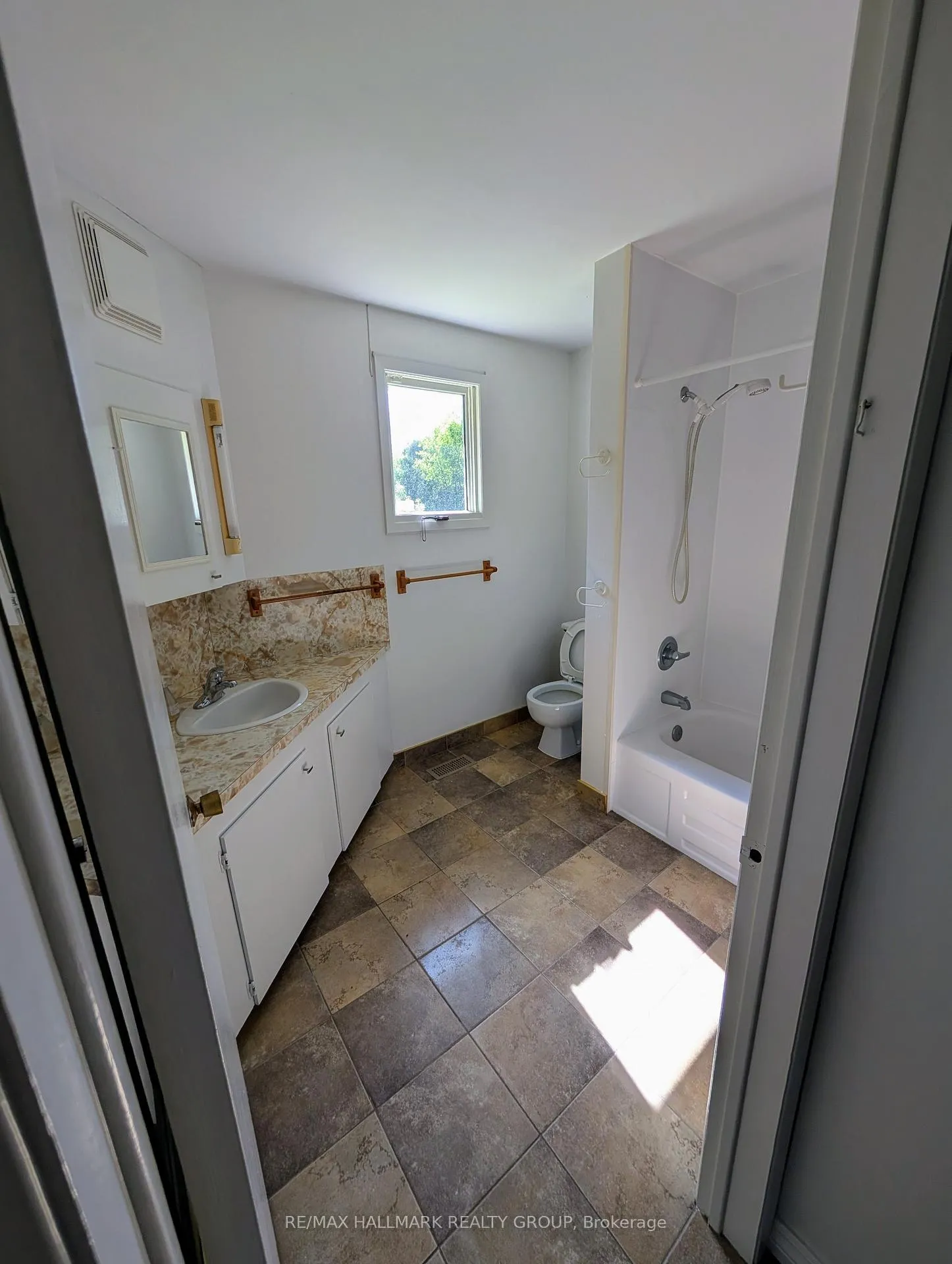 Photo 7 of 1636 Stagecoach Road, Ottawa, Greely — HOMEH