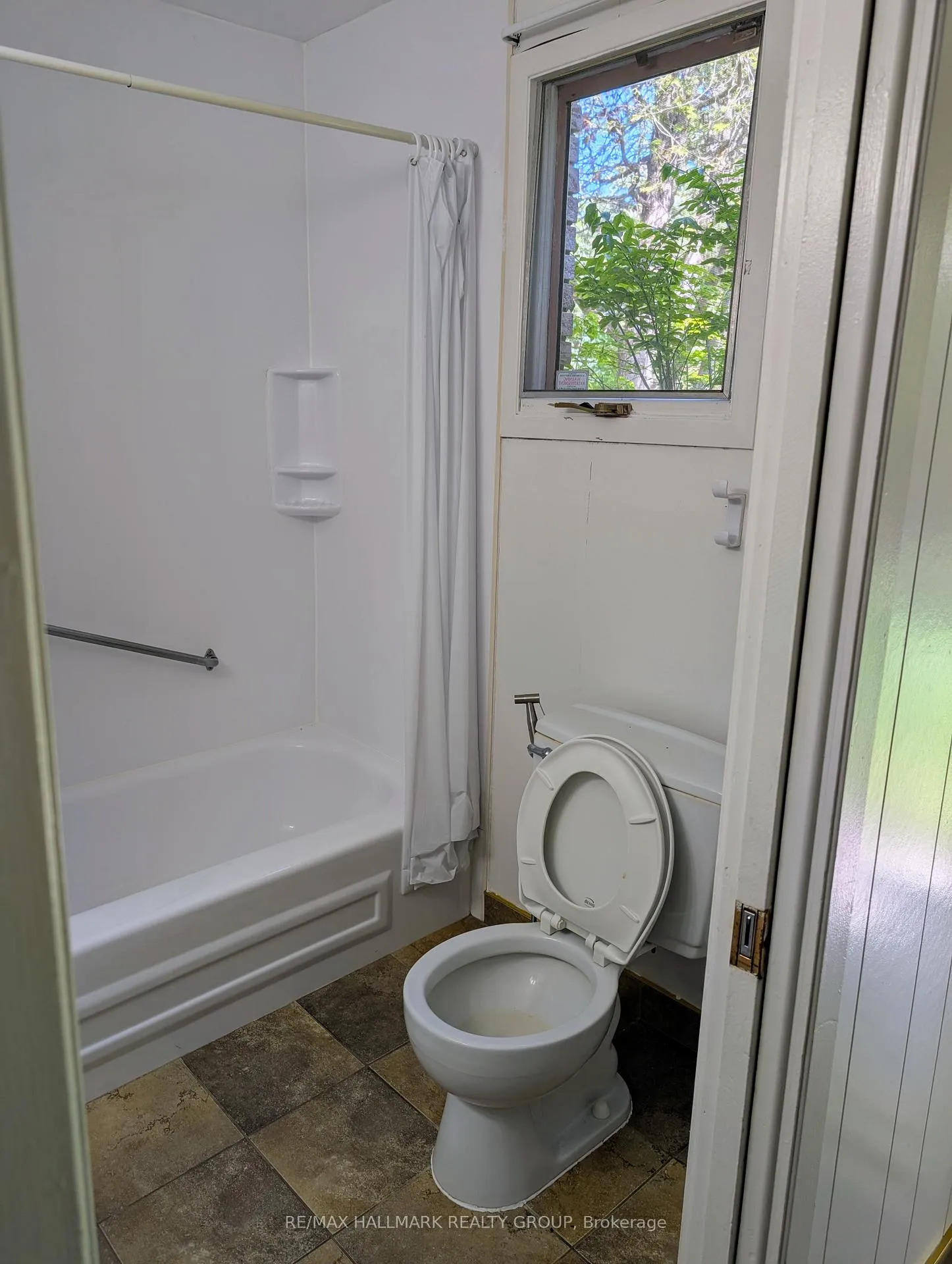Photo 11 of 1636 Stagecoach Road, Ottawa, Greely — HOMEH