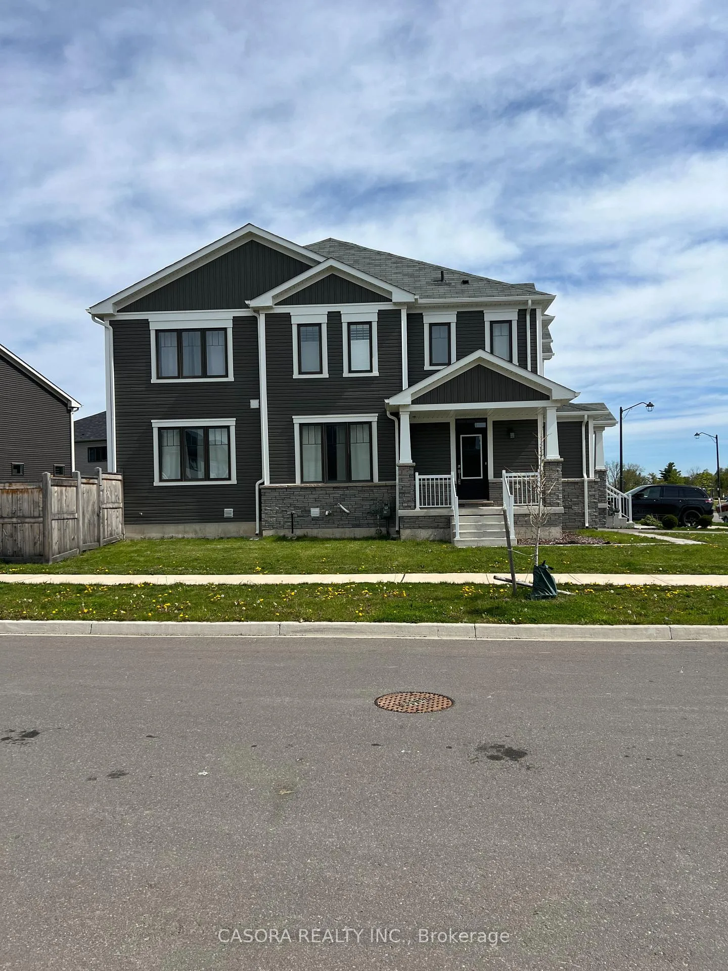 Photo 2 of 170 Whithorn Crescent, Haldimand — HOMEH