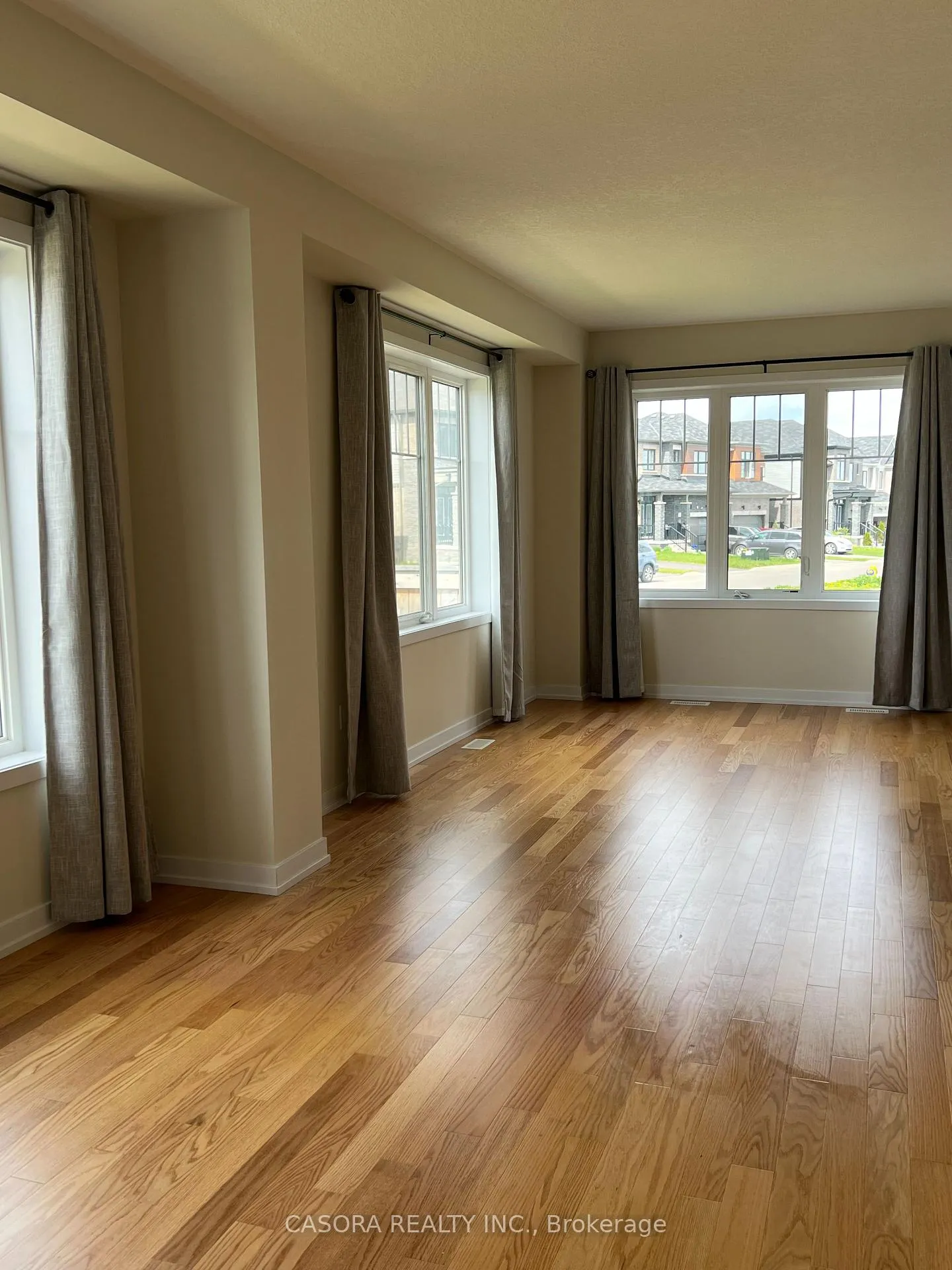 Photo 7 of 170 Whithorn Crescent, Haldimand — HOMEH