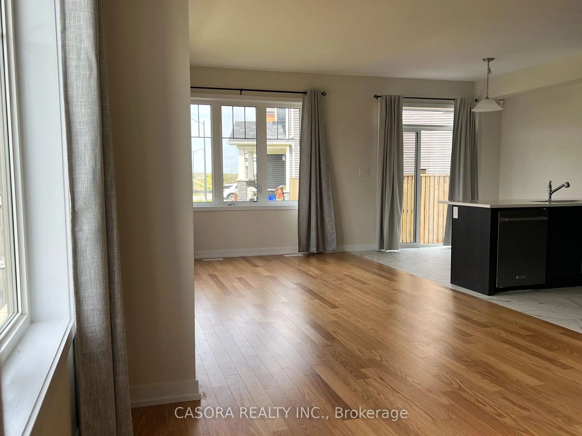Photo 8 of 170 Whithorn Crescent, Haldimand — HOMEH