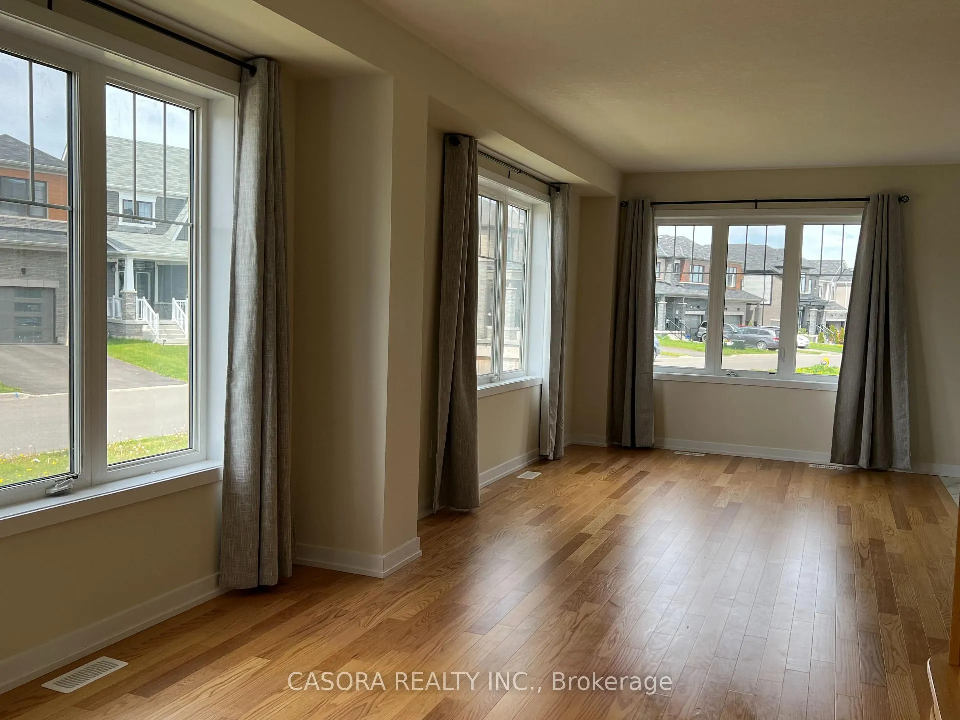 Photo 10 of 170 Whithorn Crescent, Haldimand — HOMEH