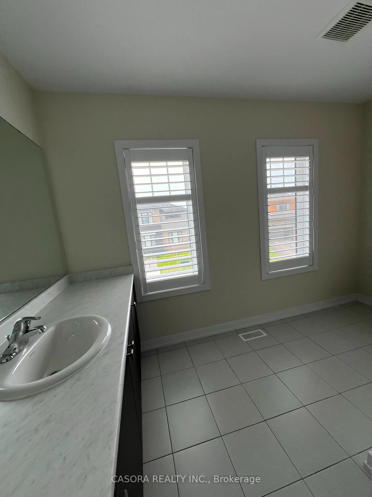 Photo 17 of 170 Whithorn Crescent, Haldimand — HOMEH