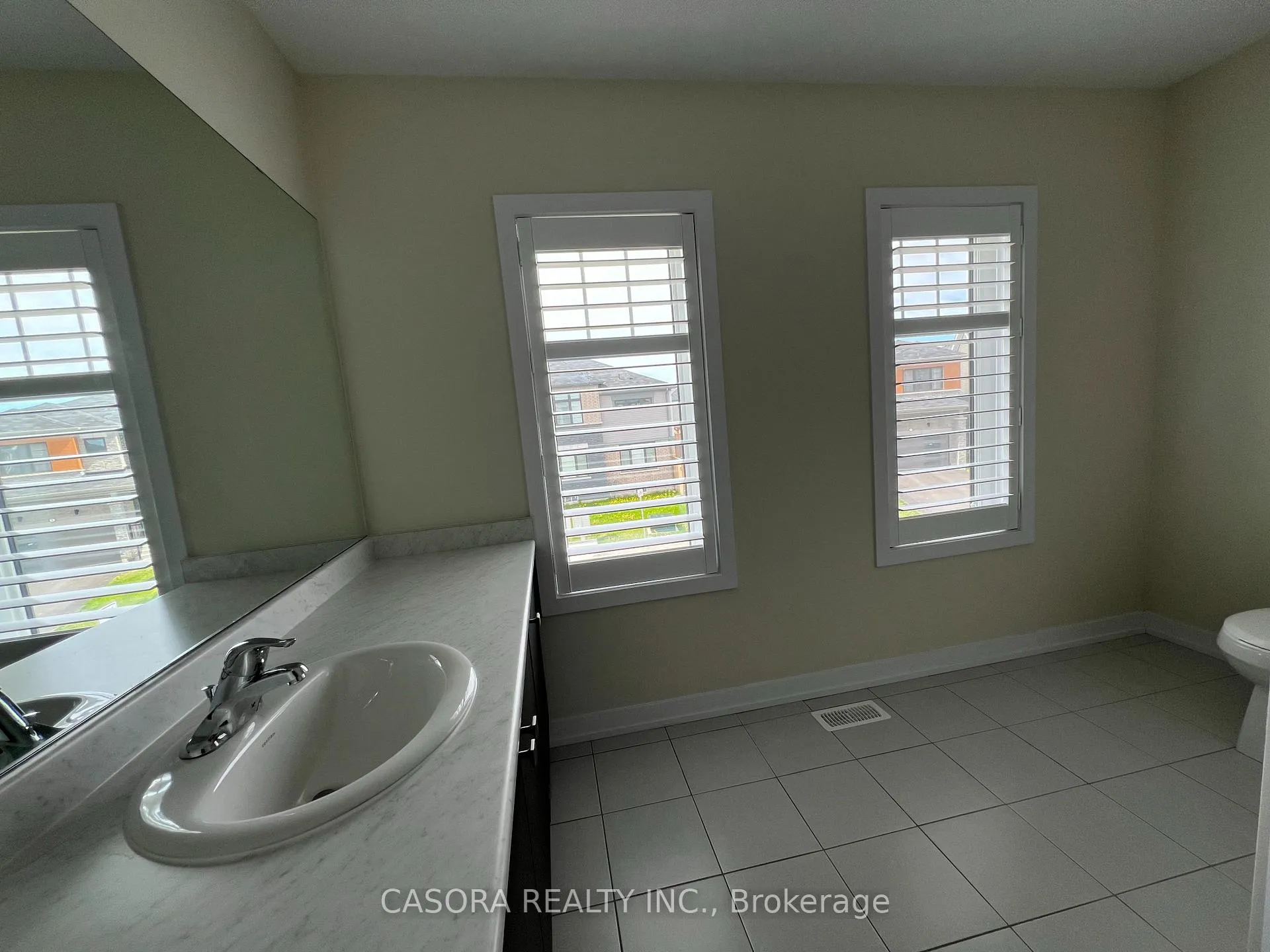 Photo 18 of 170 Whithorn Crescent, Haldimand — HOMEH