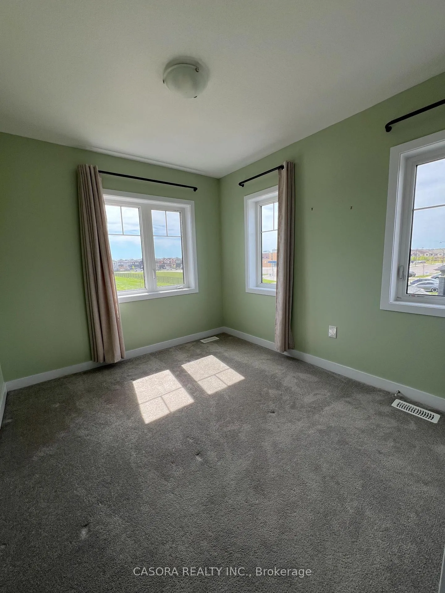 Photo 19 of 170 Whithorn Crescent, Haldimand — HOMEH