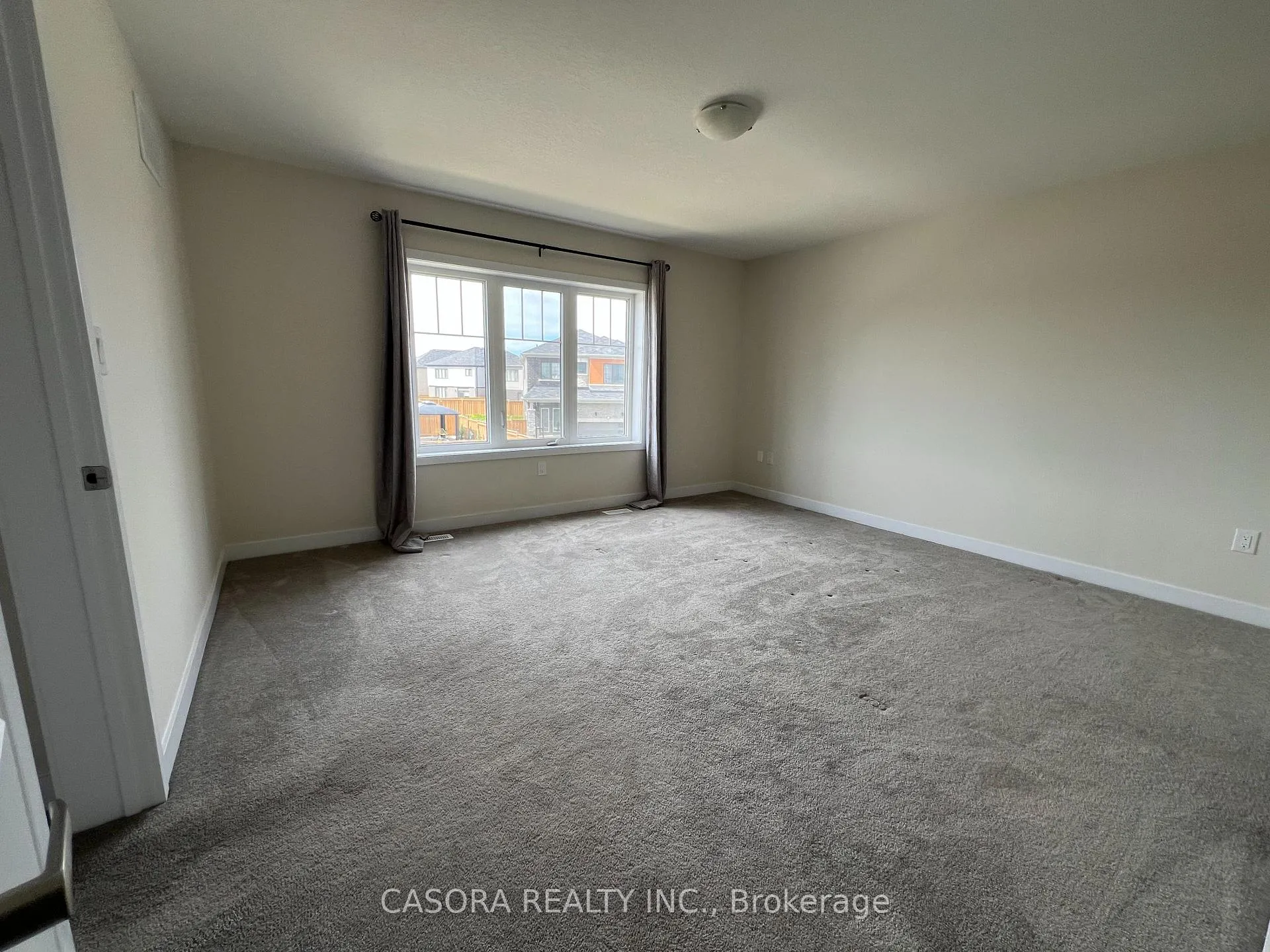 Photo 23 of 170 Whithorn Crescent, Haldimand — HOMEH