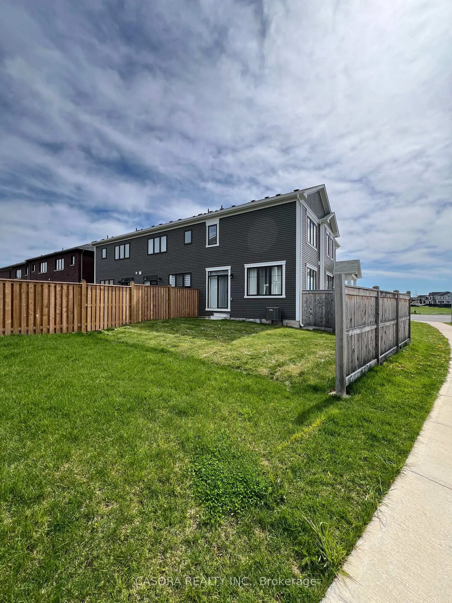 Photo 29 of 170 Whithorn Crescent, Haldimand — HOMEH