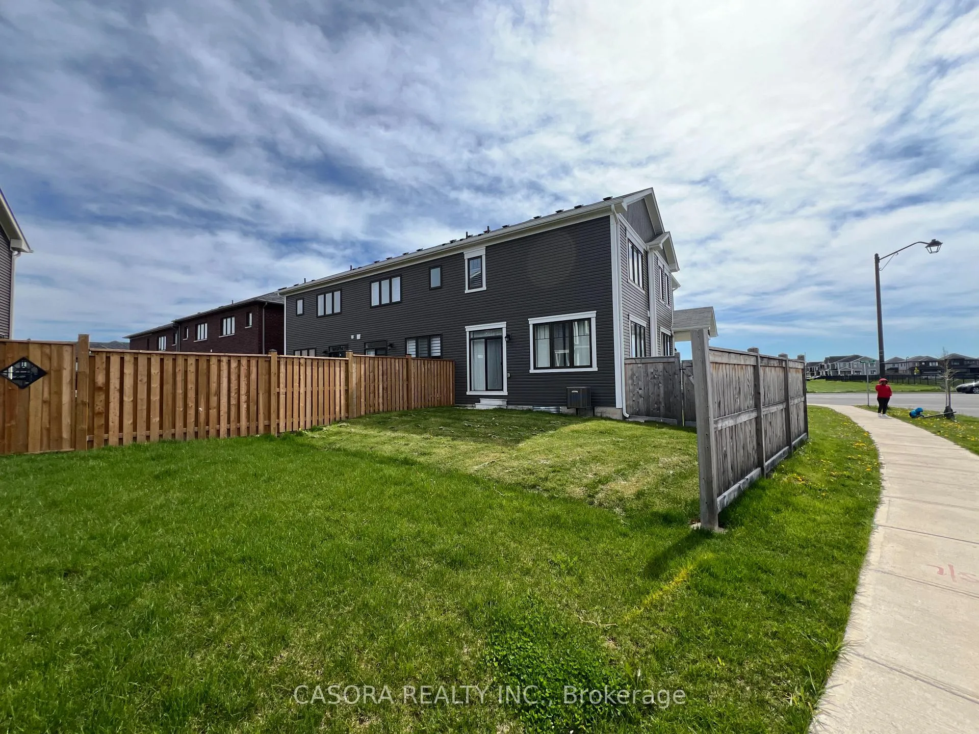 Photo 30 of 170 Whithorn Crescent, Haldimand — HOMEH