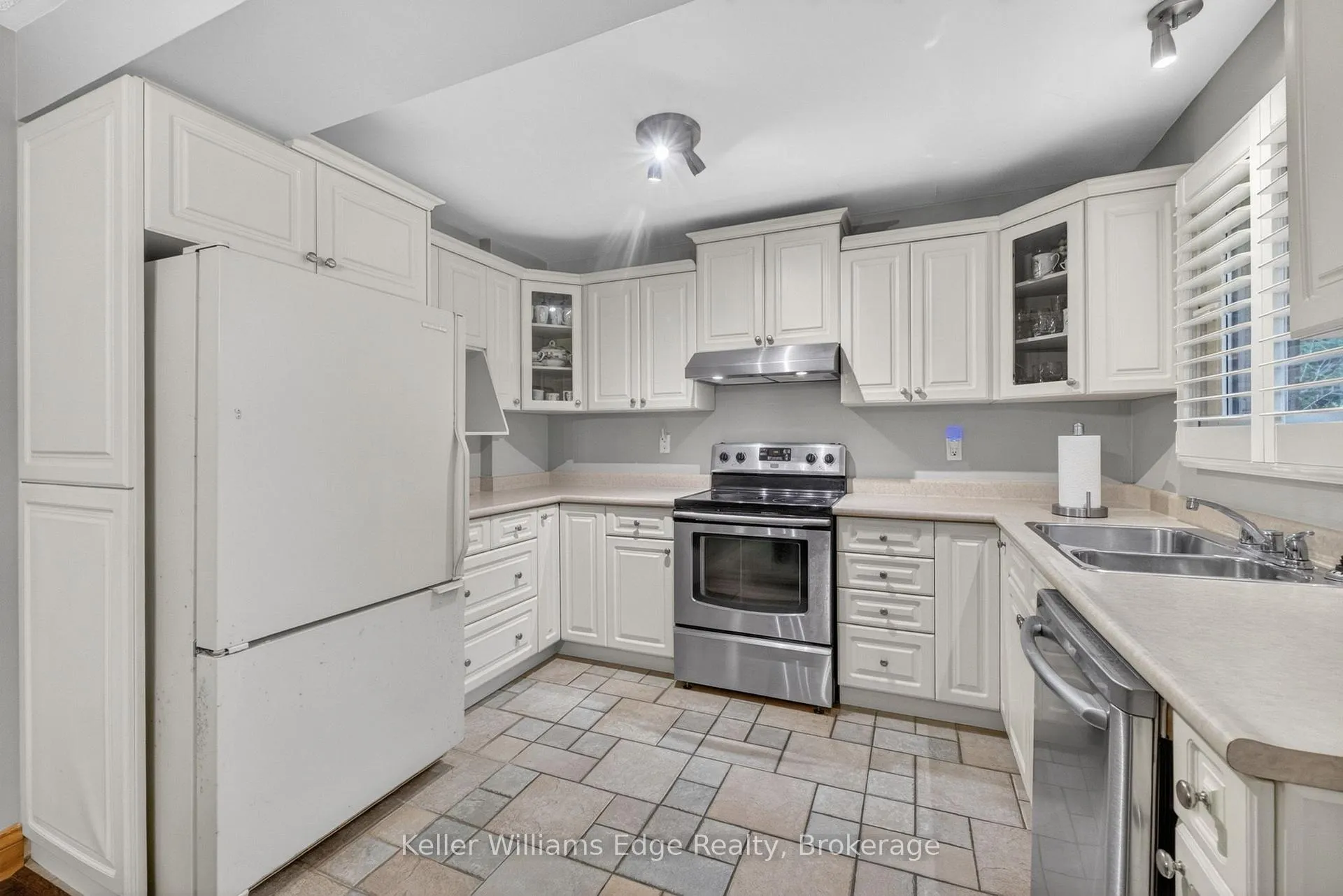 Photo 11 of 187 Council Crescent, Hamilton, Ancaster — HOMEH