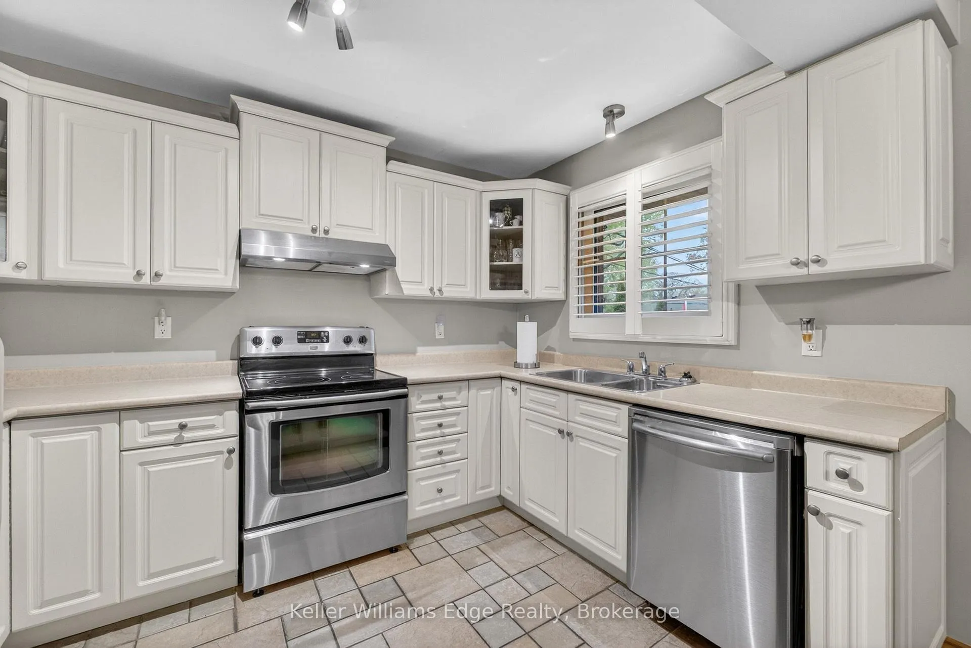 Photo 13 of 187 Council Crescent, Hamilton, Ancaster — HOMEH