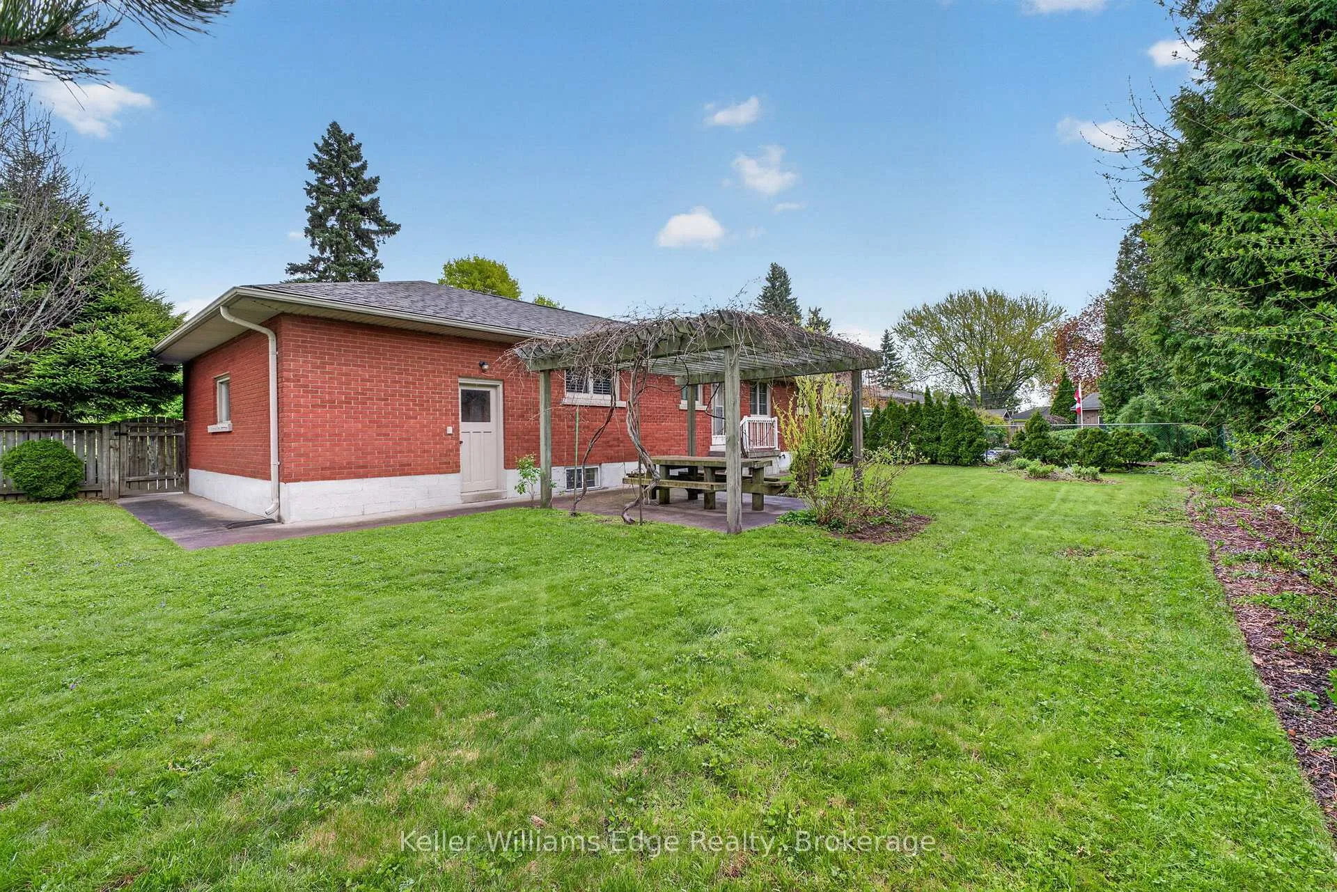 Photo 33 of 187 Council Crescent, Hamilton, Ancaster — HOMEH