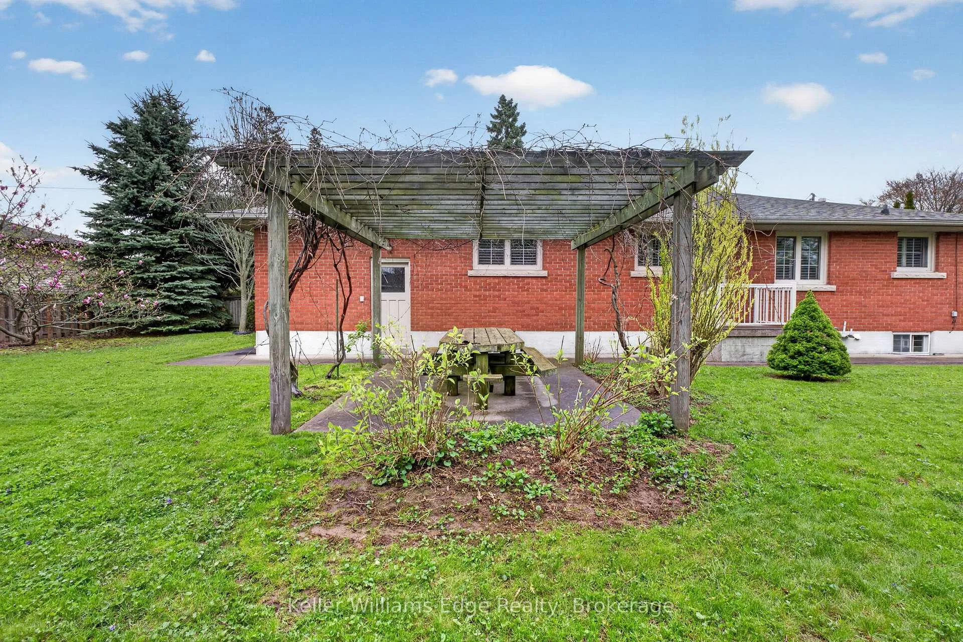 Photo 34 of 187 Council Crescent, Hamilton, Ancaster — HOMEH