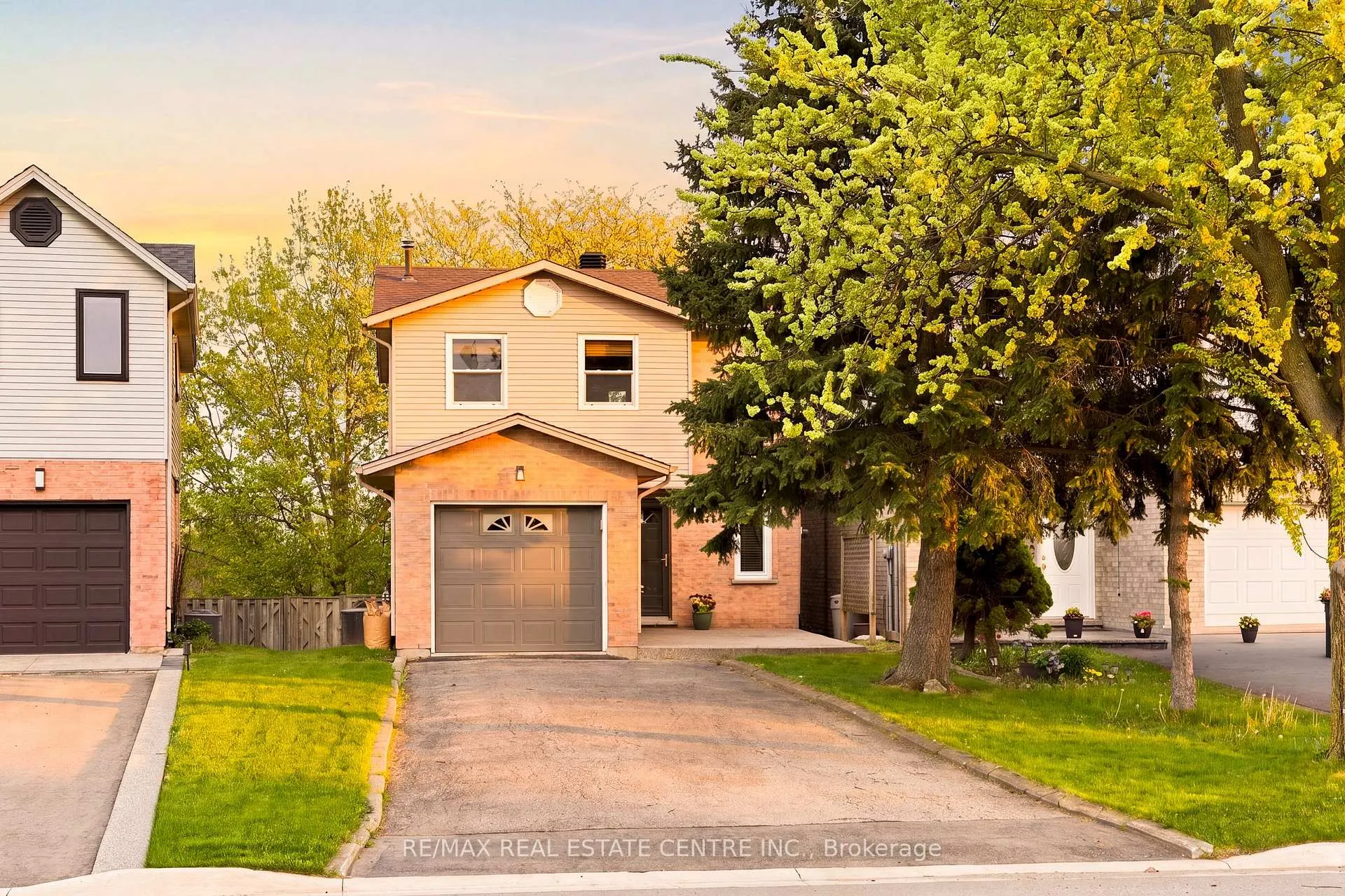 Photo 1 of 3124 Driftwood Drive, Burlington, Headon — HOMEH