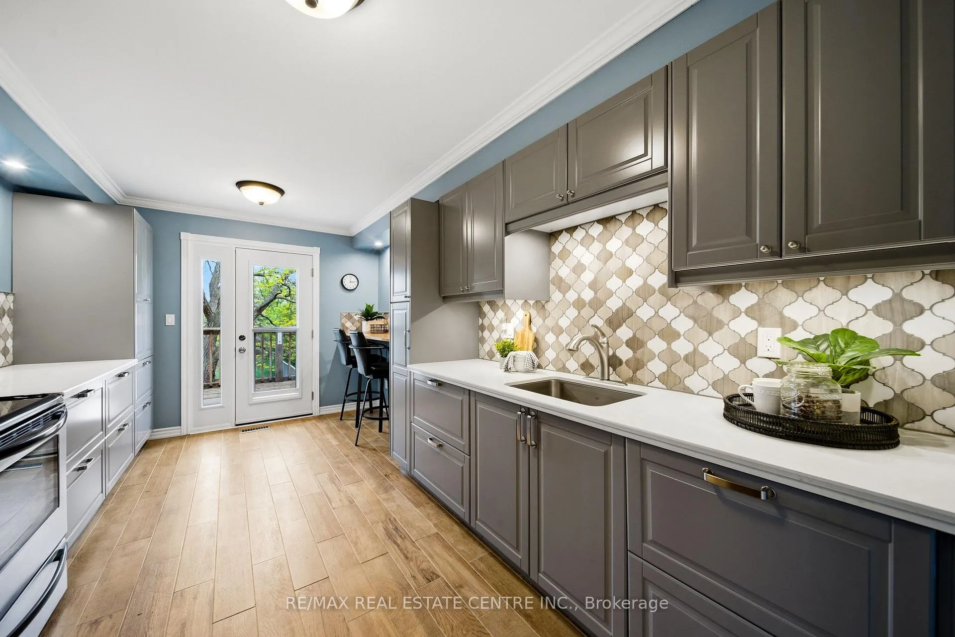 Photo 12 of 3124 Driftwood Drive, Burlington, Headon — HOMEH
