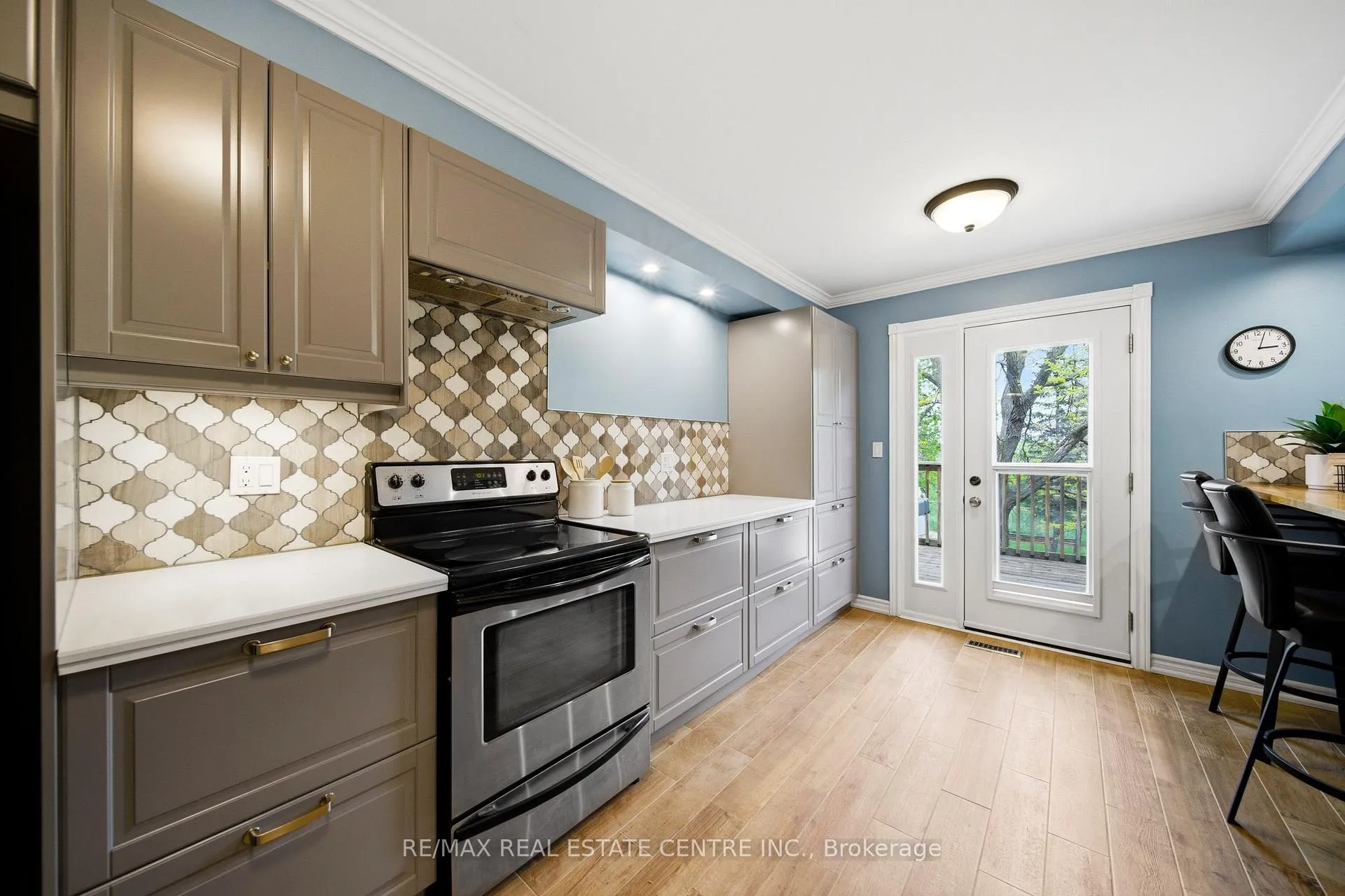 Photo 13 of 3124 Driftwood Drive, Burlington, Headon — HOMEH