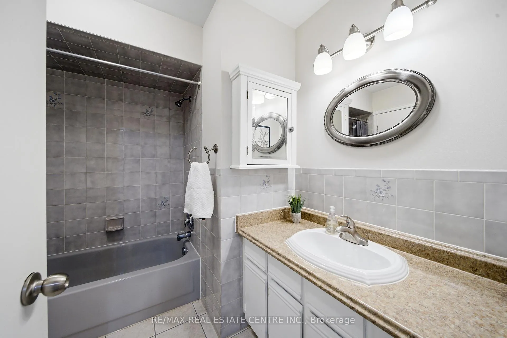 Photo 29 of 3124 Driftwood Drive, Burlington, Headon — HOMEH