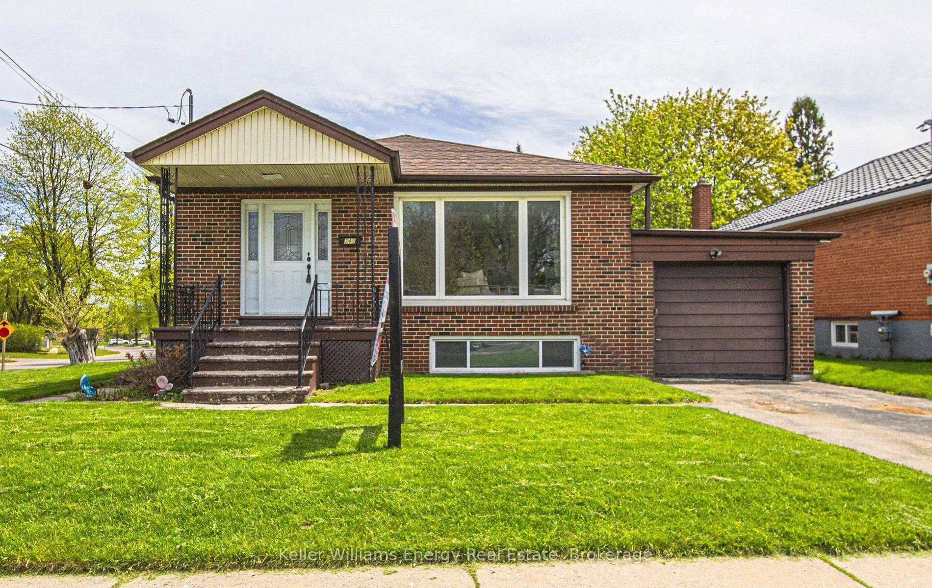 Photo 1 of 249 Thomas Street, Oshawa, Lakeview — HOMEH