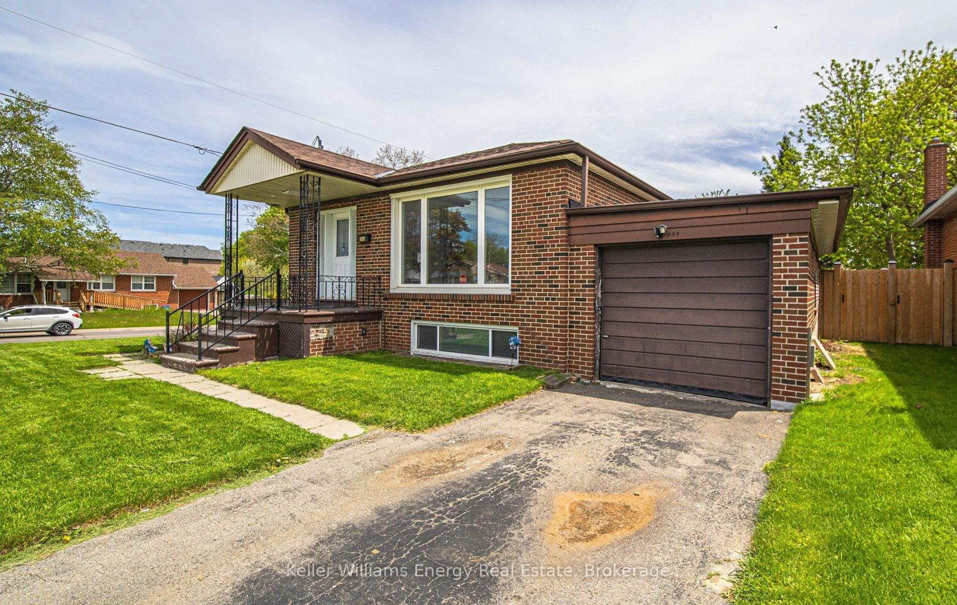 Photo 2 of 249 Thomas Street, Oshawa, Lakeview — HOMEH