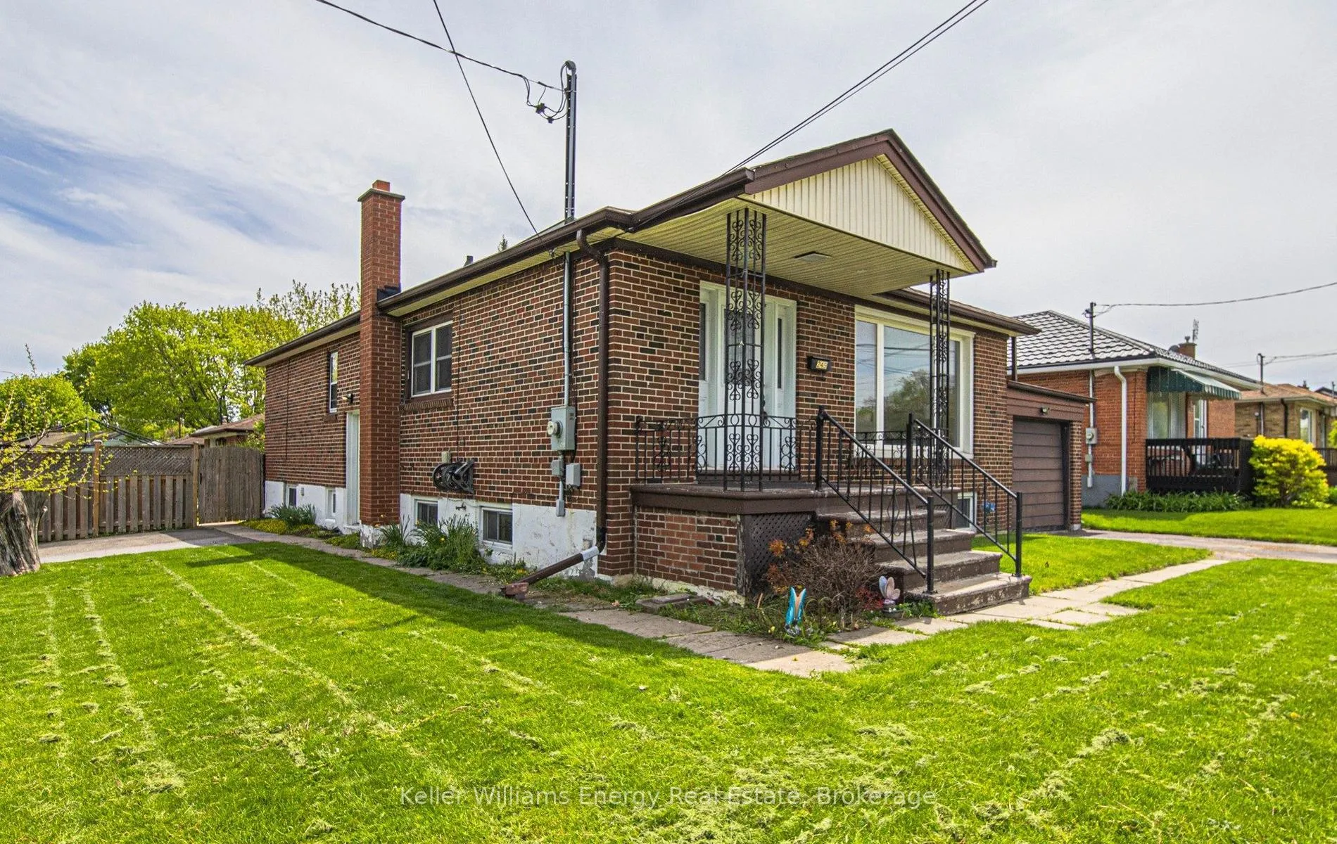 Photo 3 of 249 Thomas Street, Oshawa, Lakeview — HOMEH