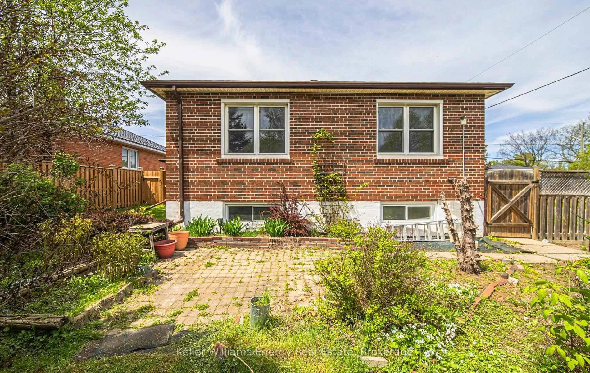 Photo 5 of 249 Thomas Street, Oshawa, Lakeview — HOMEH