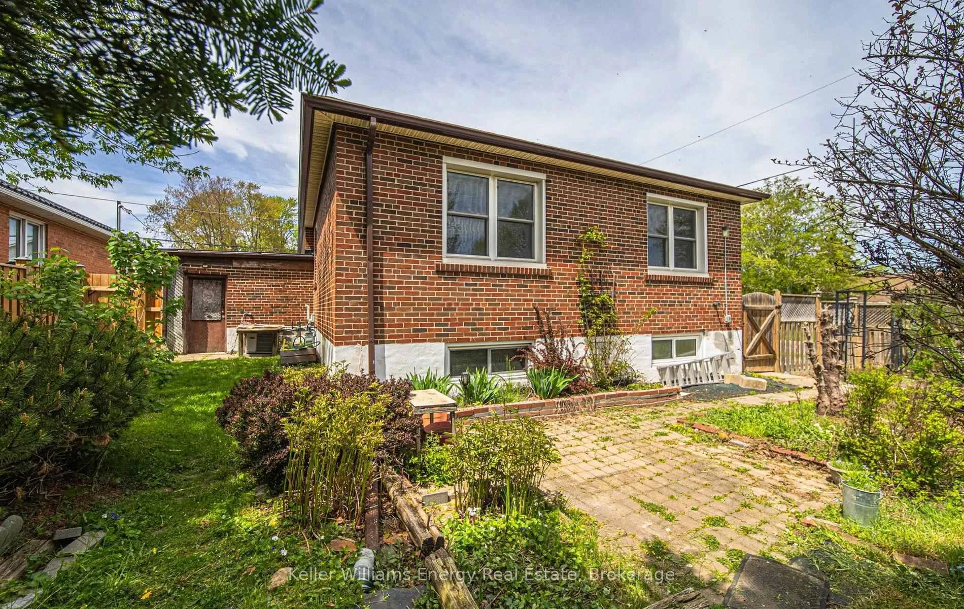 Photo 6 of 249 Thomas Street, Oshawa, Lakeview — HOMEH