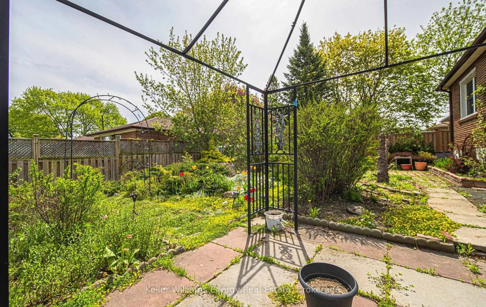 Photo 7 of 249 Thomas Street, Oshawa, Lakeview — HOMEH