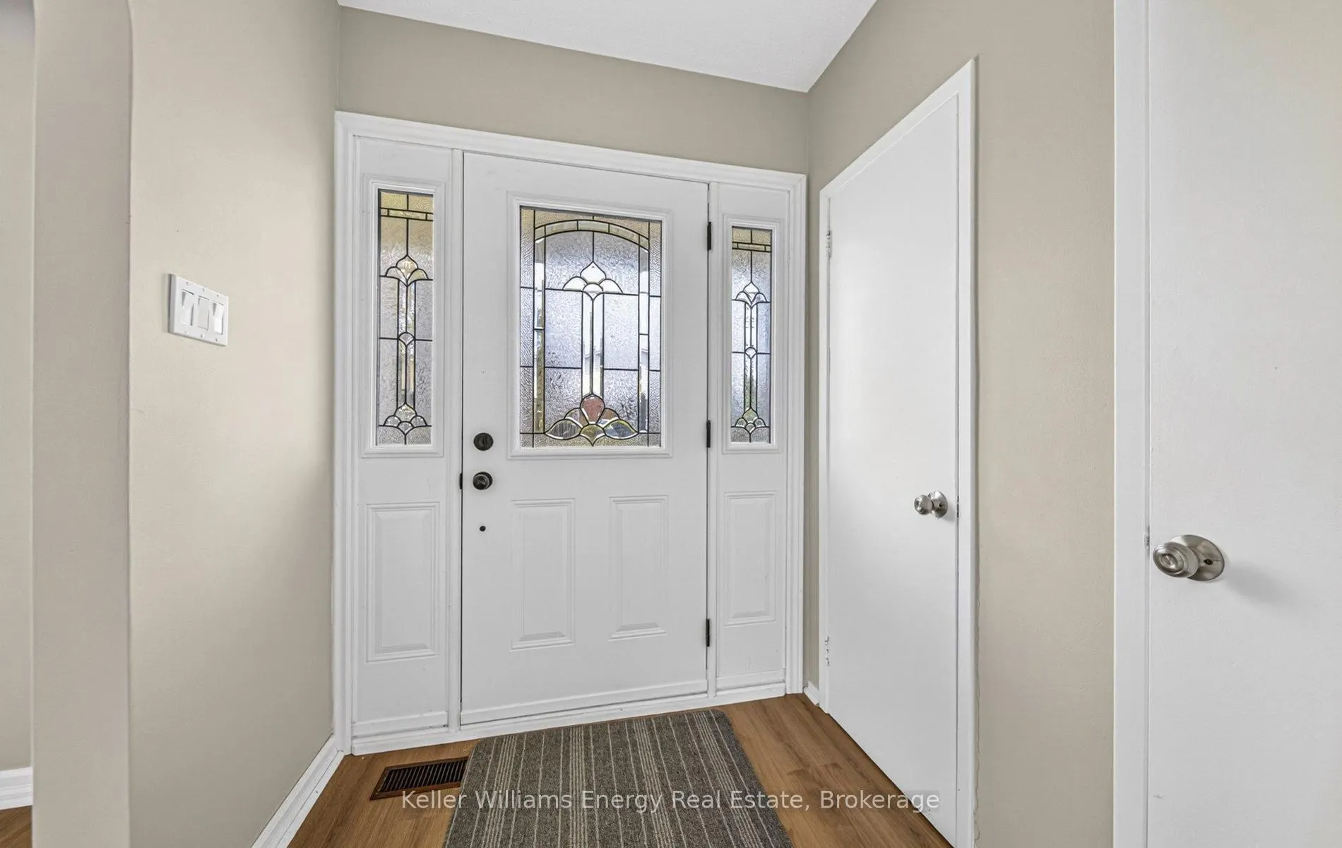 Photo 8 of 249 Thomas Street, Oshawa, Lakeview — HOMEH