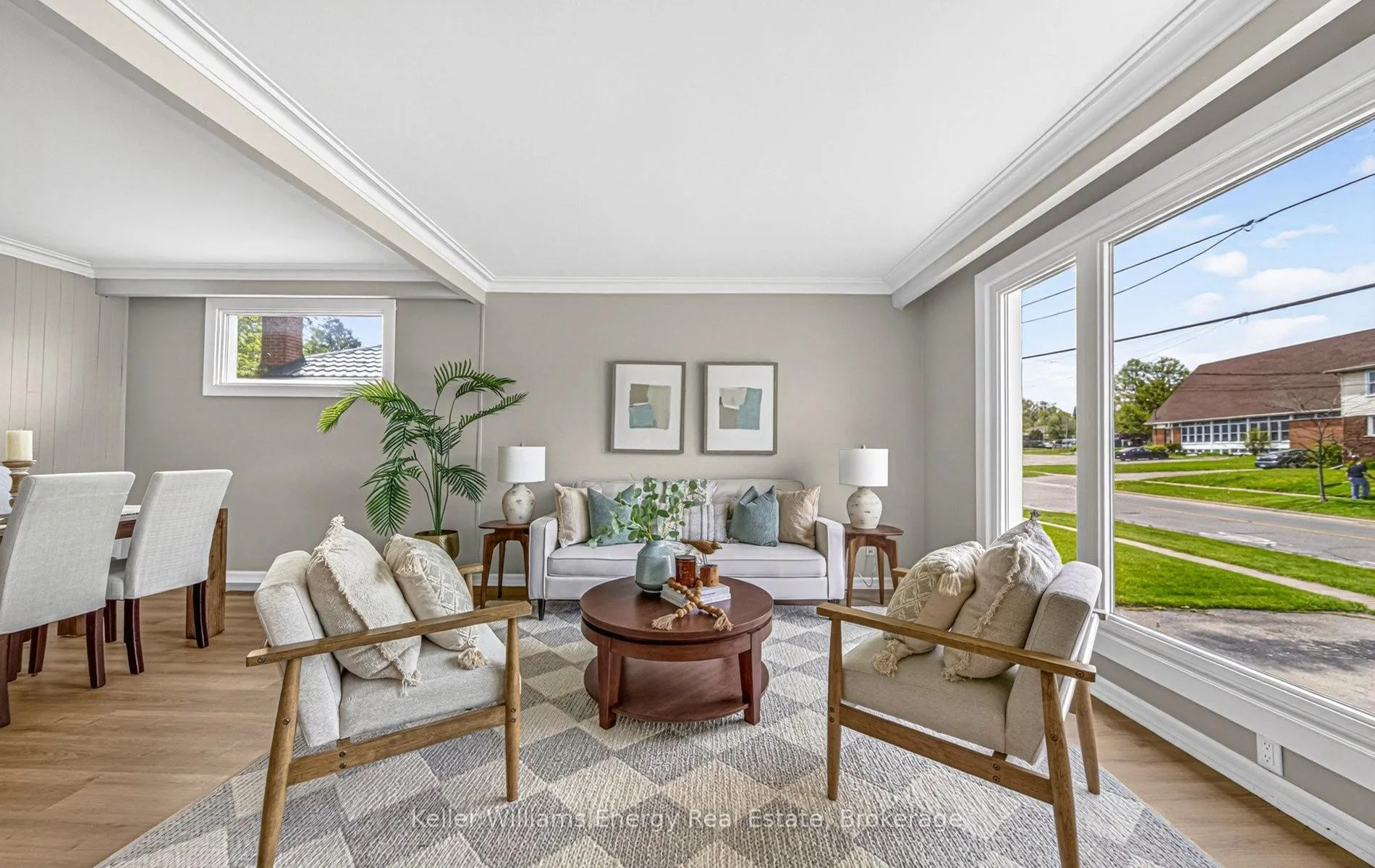 Photo 10 of 249 Thomas Street, Oshawa, Lakeview — HOMEH