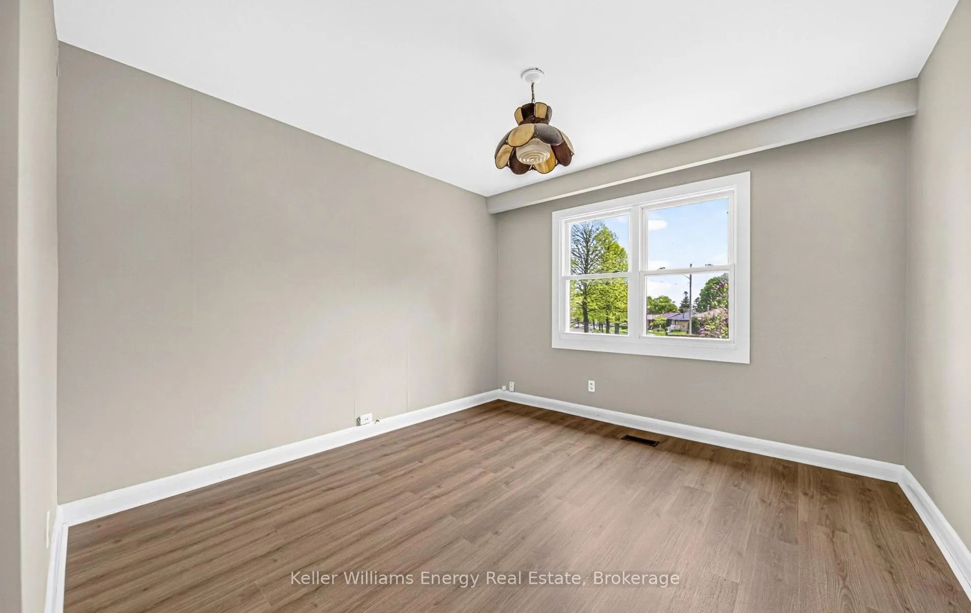 Photo 21 of 249 Thomas Street, Oshawa, Lakeview — HOMEH
