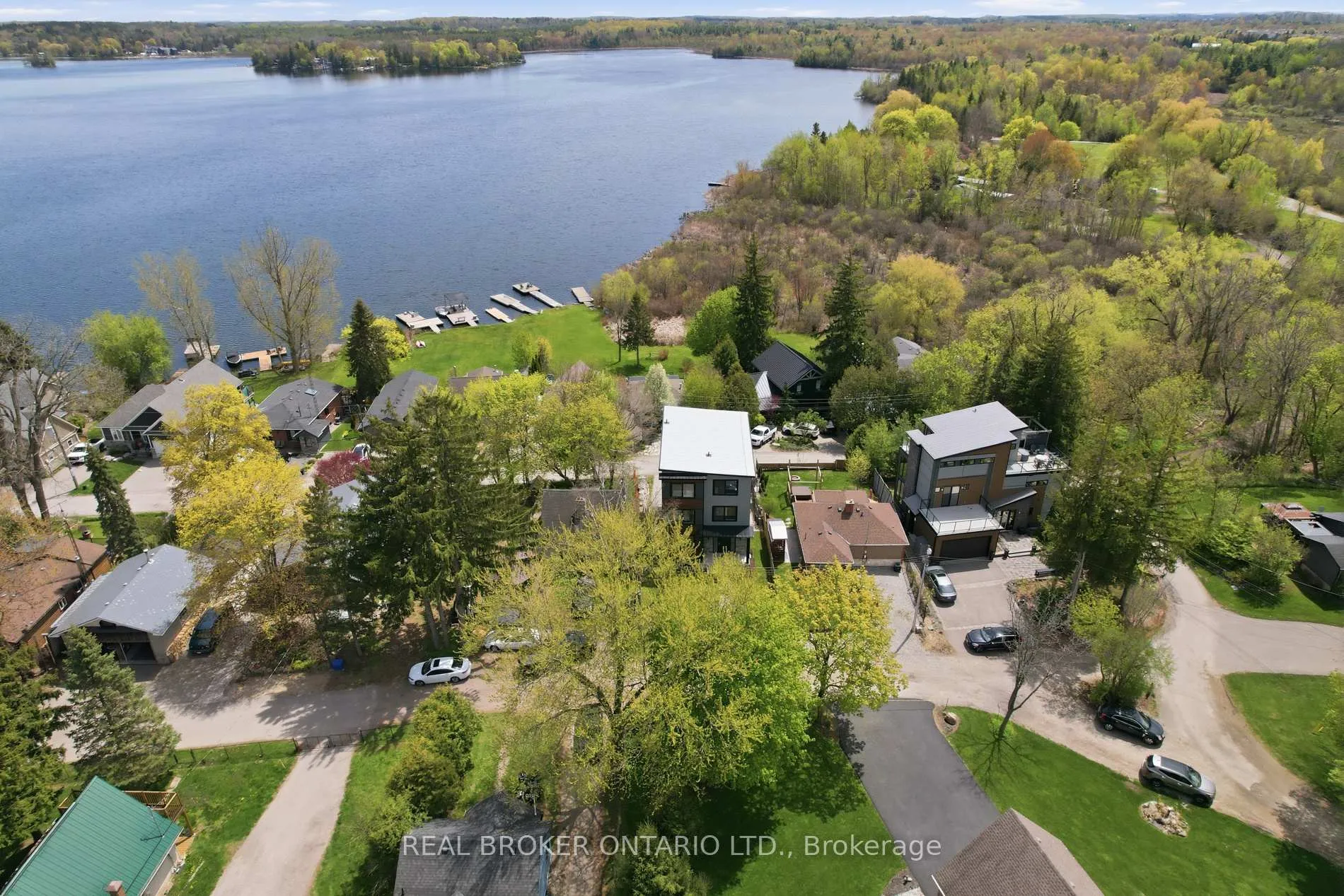 Photo 5 of 17 Maple Trail, Puslinch, Puslinch Lake Settlement Areas — HOMEH