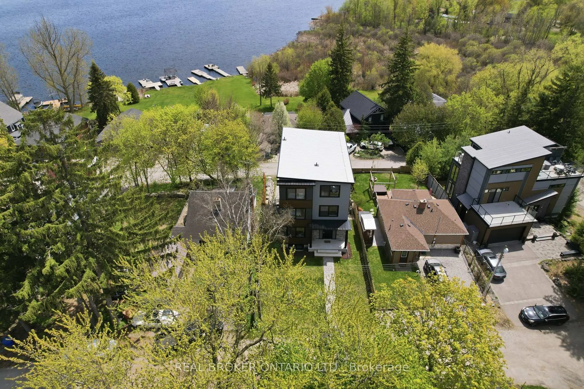 Photo 6 of 17 Maple Trail, Puslinch, Puslinch Lake Settlement Areas — HOMEH