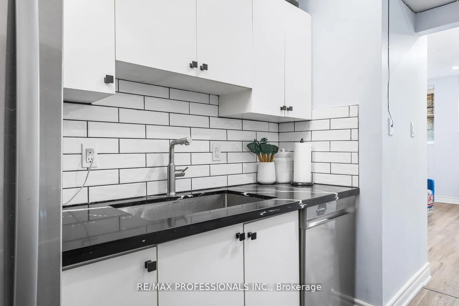 Photo 7 of Unit 105, 412 Jarvis Street, Toronto, Church-Yonge Corridor — HOMEH