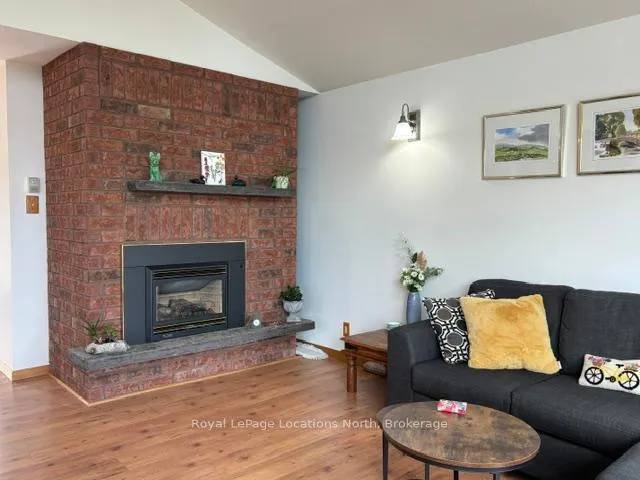 Photo 18 of 252 Lakeshore Road N, Meaford — HOMEH