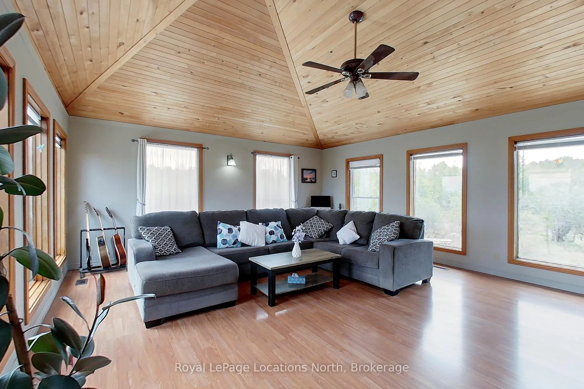 Photo 24 of 252 Lakeshore Road N, Meaford — HOMEH