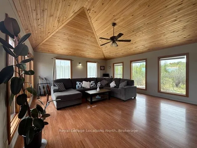 Photo 25 of 252 Lakeshore Road N, Meaford — HOMEH