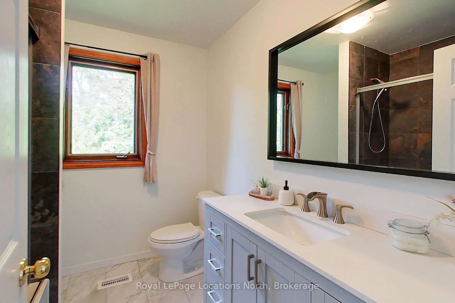 Photo 28 of 252 Lakeshore Road N, Meaford — HOMEH