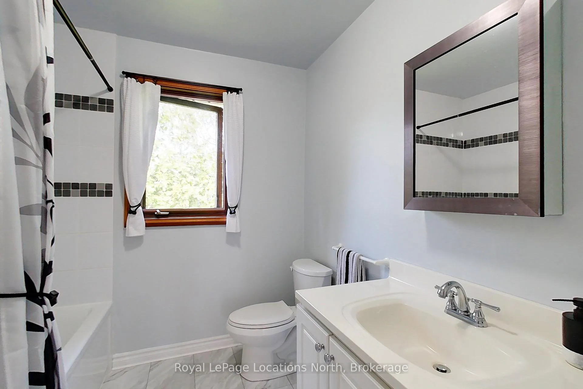 Photo 32 of 252 Lakeshore Road N, Meaford — HOMEH
