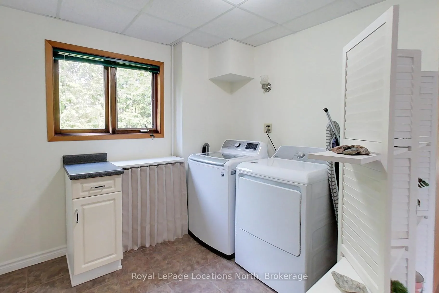 Photo 37 of 252 Lakeshore Road N, Meaford — HOMEH
