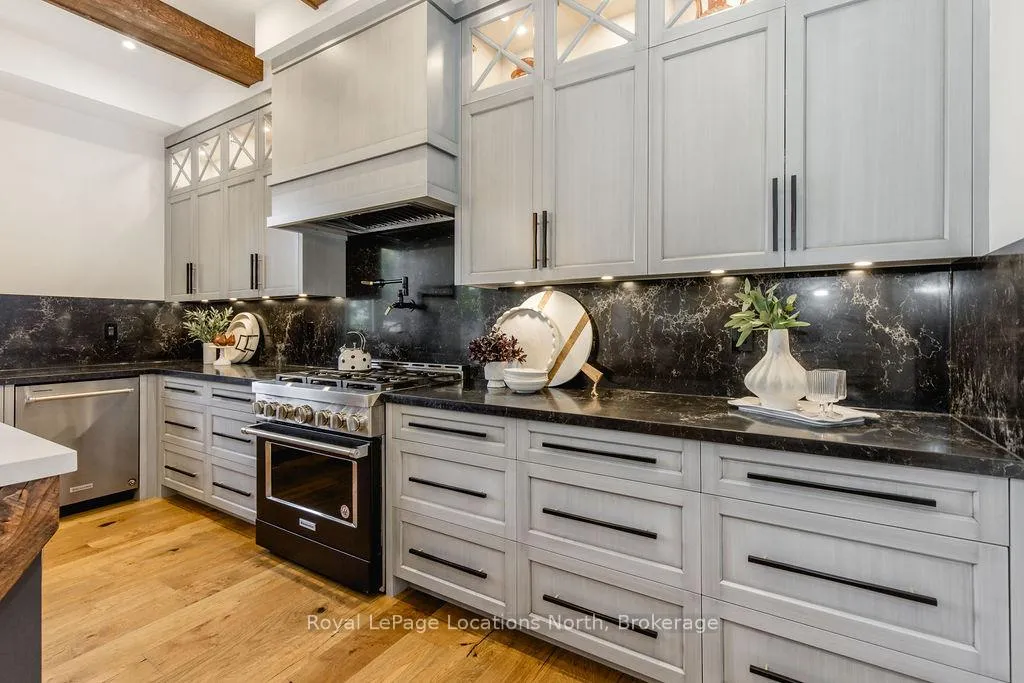 Photo 17 of 22 East John Street, Innisfil, Cookstown — HOMEH