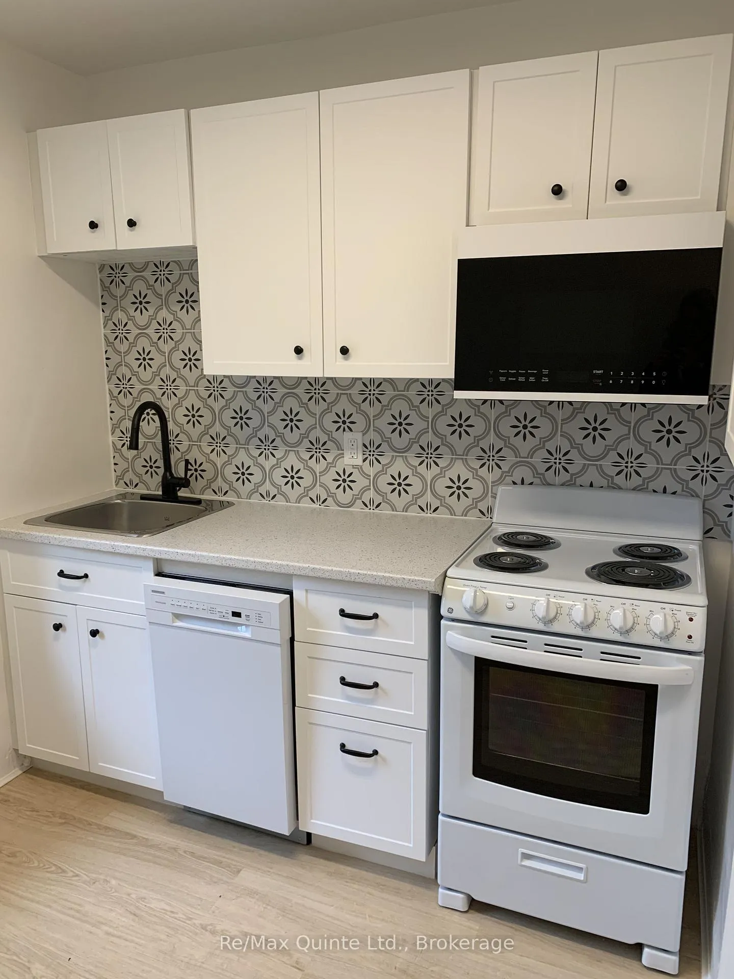 Photo of 146 Bleecker Avenue