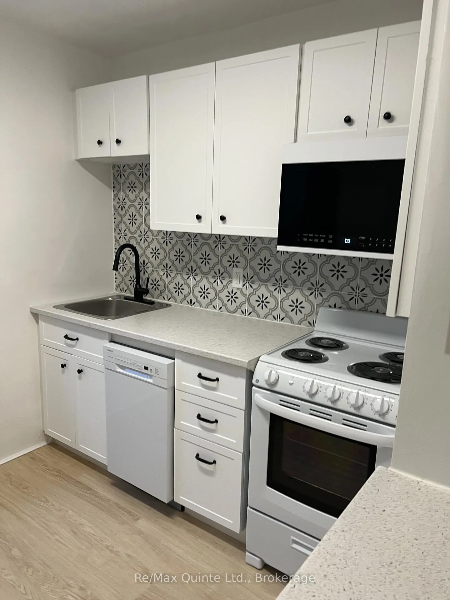 Photo 3 of 146 Bleecker Avenue, Belleville, Belleville Ward — HOMEH
