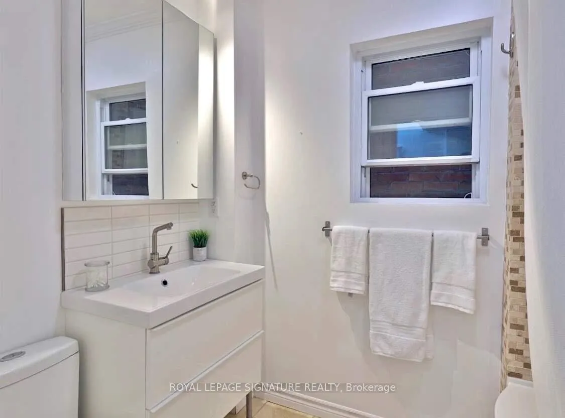 Photo 11 of Unit Main, 20 Amroth Avenue, Toronto, East End-Danforth — HOMEH